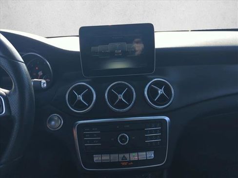 Used 2018 Mercedes-Benz CLA 250 image 12