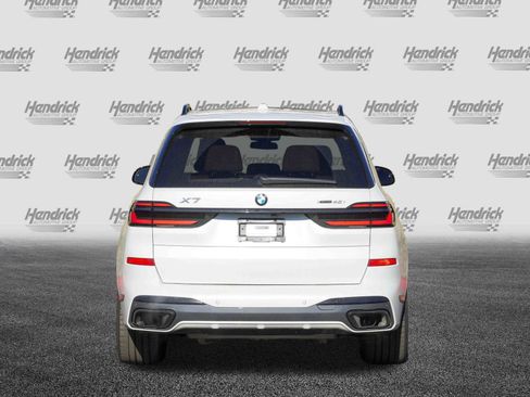 Used 2025 BMW X7 xDrive40i w/ M Sport Package image 7