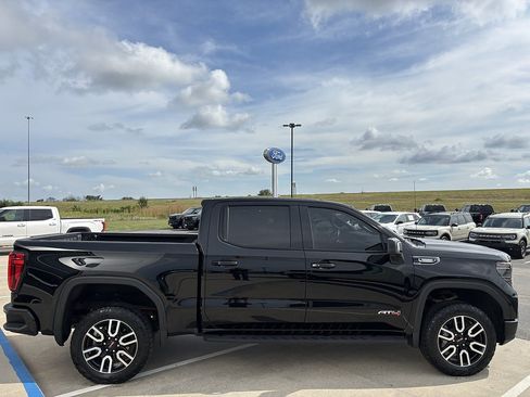 Used 2024 GMC Sierra 1500 AT4 w/ Technology Package AWD/4WD image 7