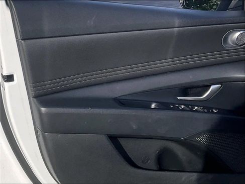 Used 2021 Hyundai Elantra SEL w/ Convenience + Premium Package image 25