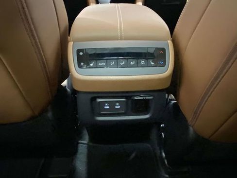 New 2026 Nissan Pathfinder Platinum image 10