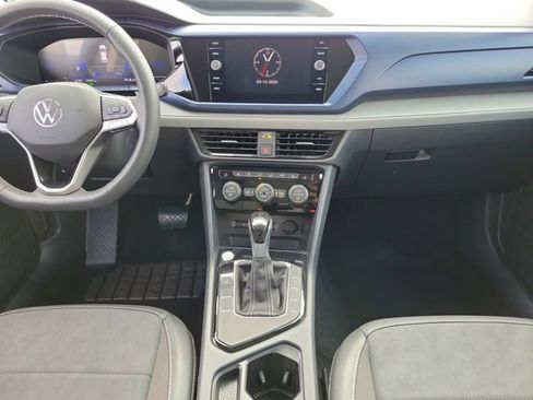 Certified 2024 Volkswagen Taos SE w/ Panoramic Sunroof Package image 5