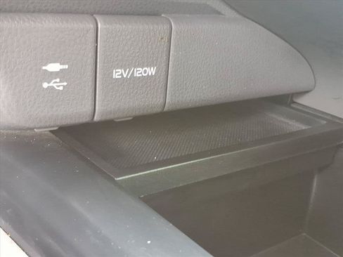Used 2018 Toyota Camry LE w/ Convenience Package FWD image 31