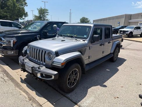 Used 2020 Jeep Gladiator Overland AWD/4WD image 2