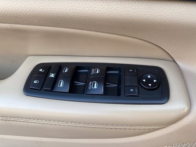 Used 2019 Jeep Grand Cherokee Laredo AWD/4WD image 27