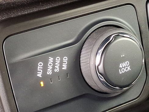 Used 2023 Jeep Renegade Latitude image 25