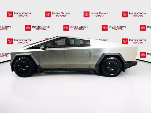 Used 2024 Tesla Cybertruck AWD Crew Cab image 8