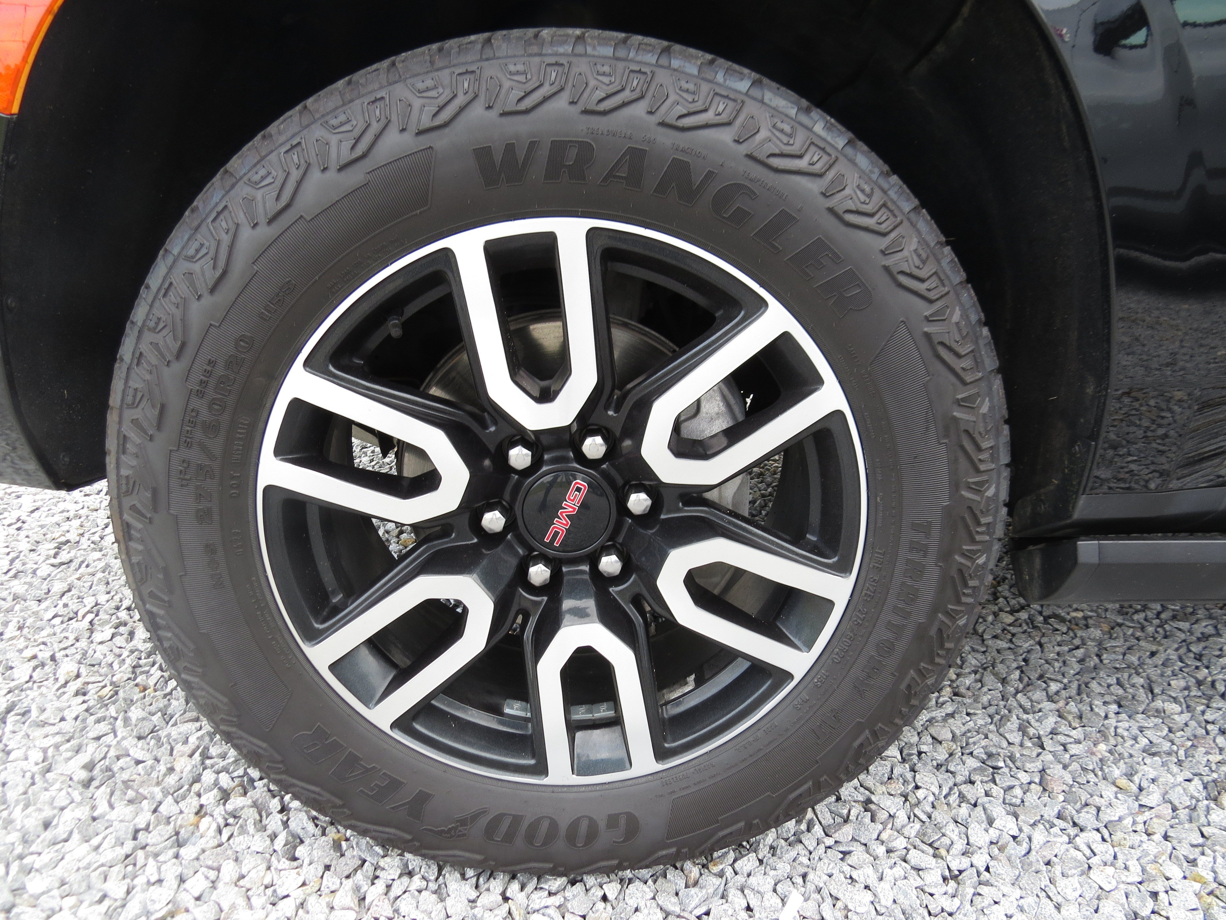Used 2023 GMC Yukon AT4 AWD/4WD image 10