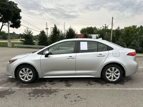 Used 2021 Toyota Corolla LE FWD image 2