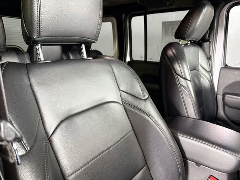 Used 2020 Jeep Wrangler Unlimited Sahara image 7