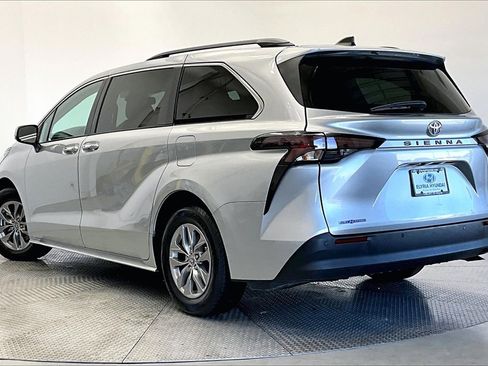 Used 2024 Toyota Sienna XLE image 12