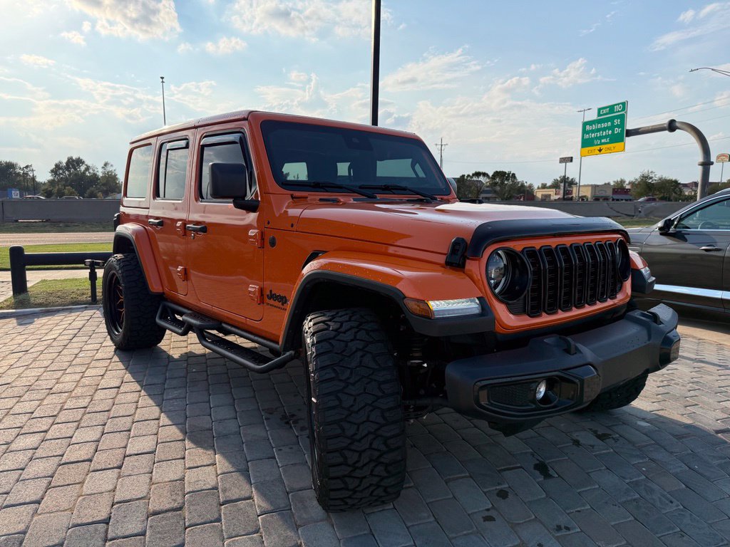Used 2025 Jeep Wrangler Unlimited Sahara AWD/4WD image 23