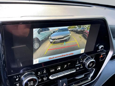 Used 2023 Toyota Highlander Limited AWD/4WD image 28