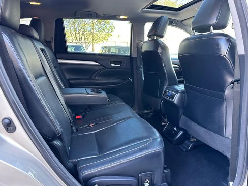 Used 2015 Toyota Highlander XLE image 26