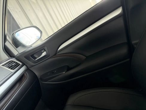 Used 2019 Toyota Highlander XLE AWD/4WD image 38