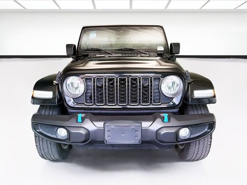 Used 2024 Jeep Wrangler Unlimited AWD/4WD image 2