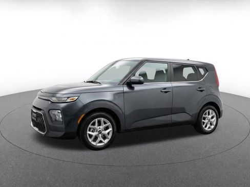 Used 2025 Kia Soul LX w/ LX Technology Package FWD image 3