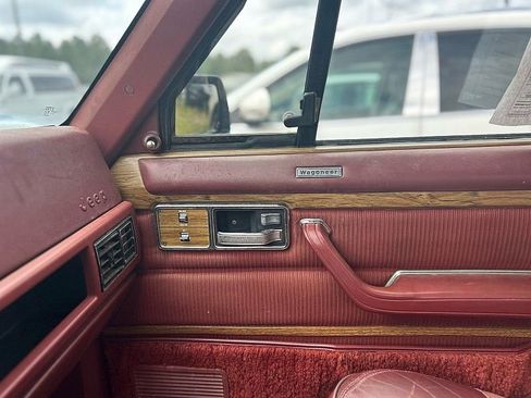 Used 1986 Jeep Wagoneer Limited image 18