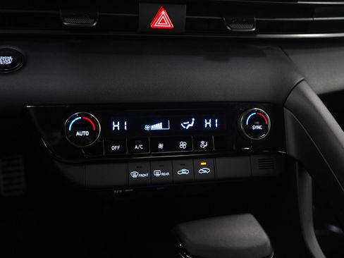 Certified 2025 Hyundai Elantra Sport image 21
