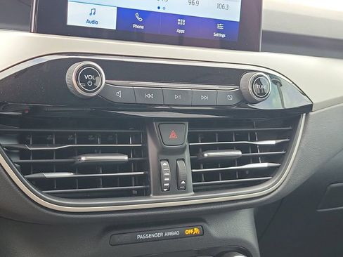 Certified 2022 Ford Escape SEL image 30