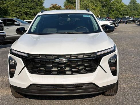 New 2026 Chevrolet Trax LT w/ Driver Confidence Package FWD image 2