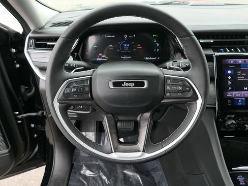 Used 2023 Jeep Grand Cherokee 4WD 4xe image 16