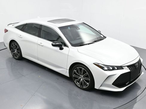 Used 2019 Toyota Avalon XSE image 33