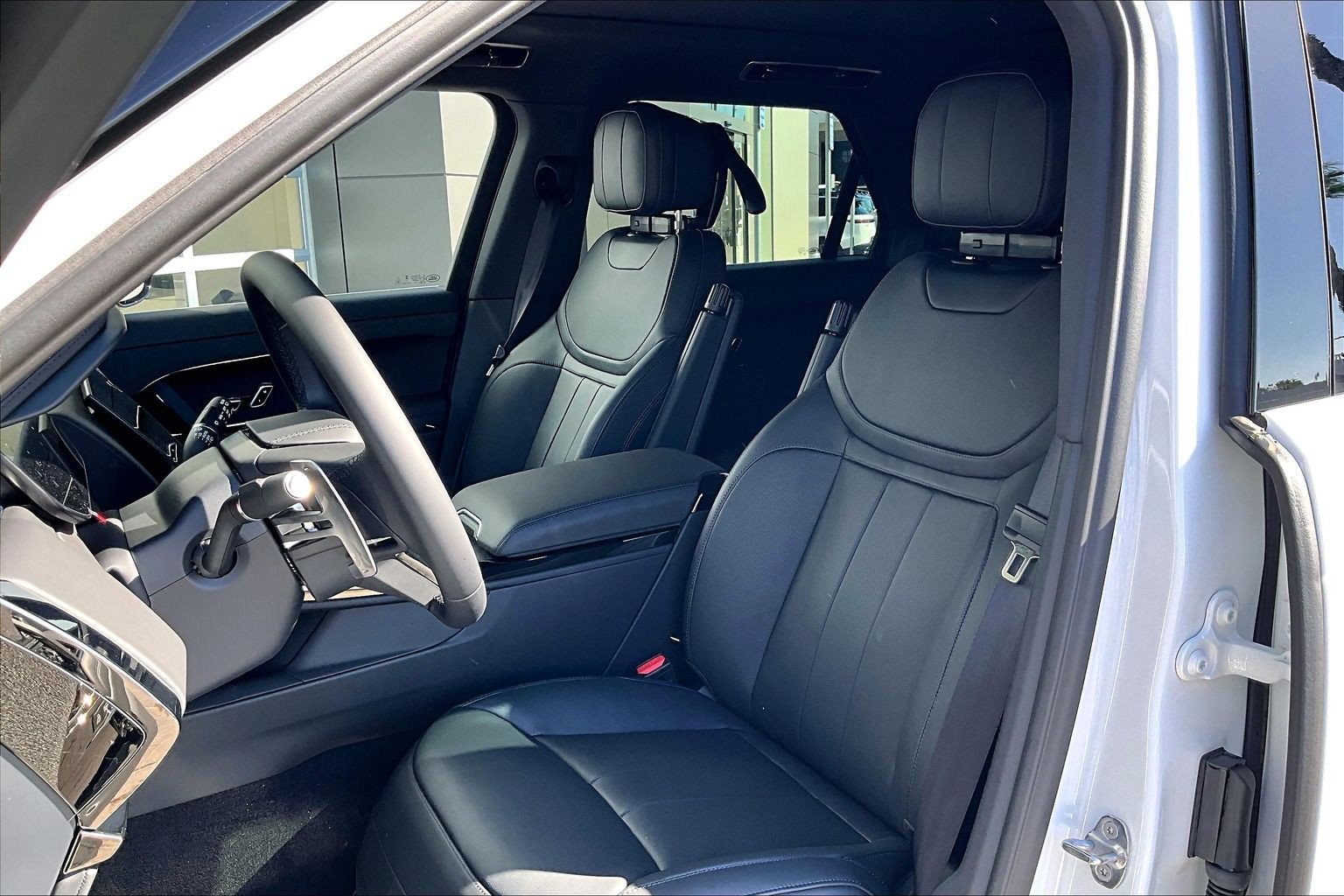 New 2027 Land Rover Range Rover Sport Dynamic SE AWD/4WD image 9