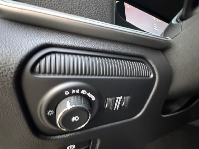 Used 2025 Jeep Wagoneer 4WD image 6