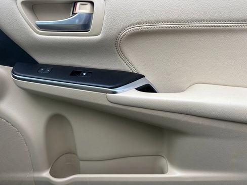 Used 2016 Toyota Camry XLE w/ Moonroof Package image 18