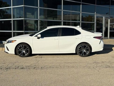Used 2019 Toyota Camry SE image 6