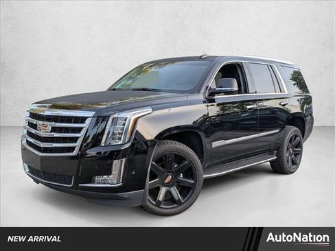 Used 2019 Cadillac Escalade Luxury RWD image 1