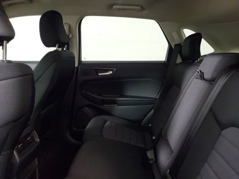 Used 2022 Ford Edge SE w/ Black Appearance Package AWD/4WD image 8