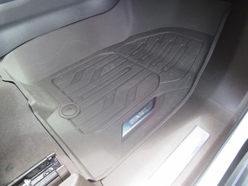 Used 2024 GMC Yukon XL Denali RWD image 35