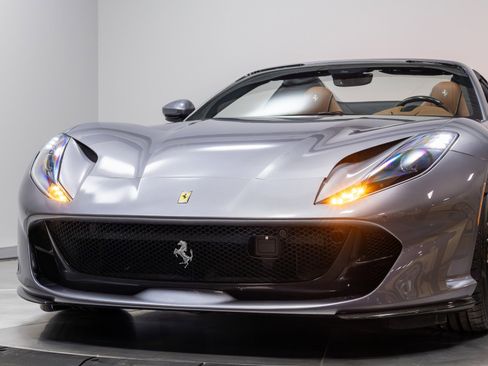 Used 2021 Ferrari 812 GTS image 79