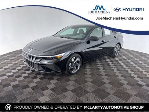 Certified 2025 Hyundai Elantra Sport image 3