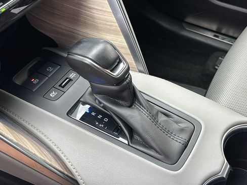 Used 2021 Toyota Venza XLE w/ Softex Package AWD/4WD image 25
