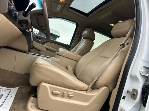 Used 2011 Chevrolet Suburban LT image 10