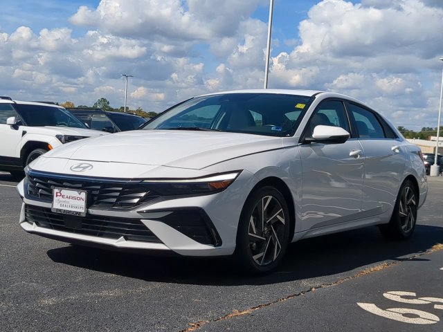 Used 2025 Hyundai Elantra Limited FWD image 7