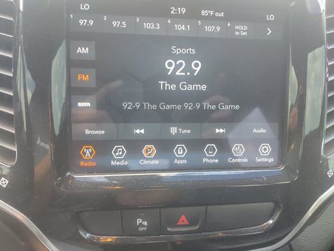 Used 2020 Jeep Cherokee Limited FWD image 25