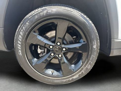 Used 2023 Jeep Grand Cherokee L Altitude AWD/4WD image 48