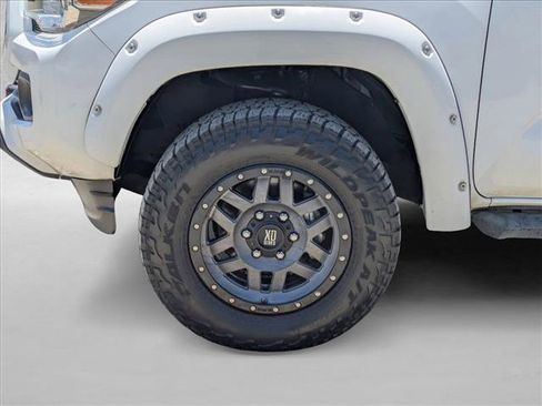 Used 2017 Toyota Tacoma SR5 w/ Tow Package RWD image 22