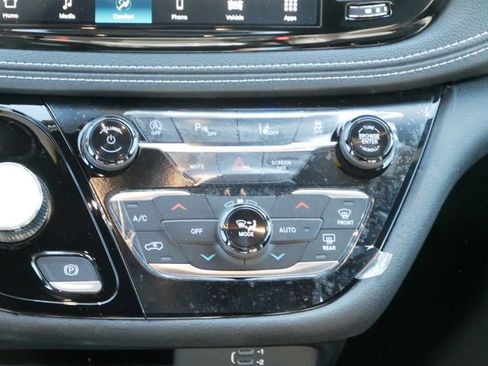 New 2026 Chrysler Pacifica Select image 17