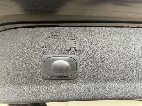 Used 2013 Ford Escape Titanium w/ Class II Trailer Tow Pkg image 28