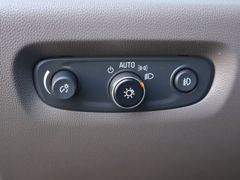 Used 2018 Chevrolet Traverse LT image 18