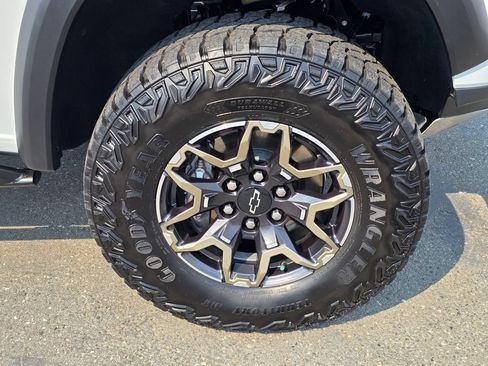 Used 2023 Chevrolet Colorado ZR2 w/ ZR2 Convenience Package III AWD/4WD image 9