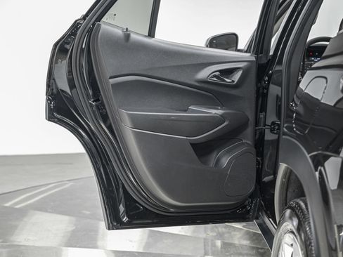 Used 2025 Chevrolet Trax LS FWD image 26