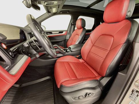 Certified 2024 Porsche Cayenne AWD/4WD image 5