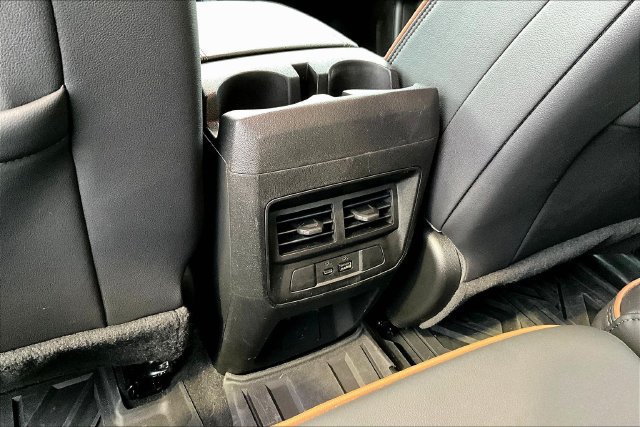 Used 2024 GMC Canyon AT4 w/ AT4 Premium Package AWD/4WD image 11