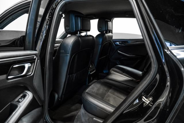 Used 2018 Porsche Macan AWD/4WD image 35